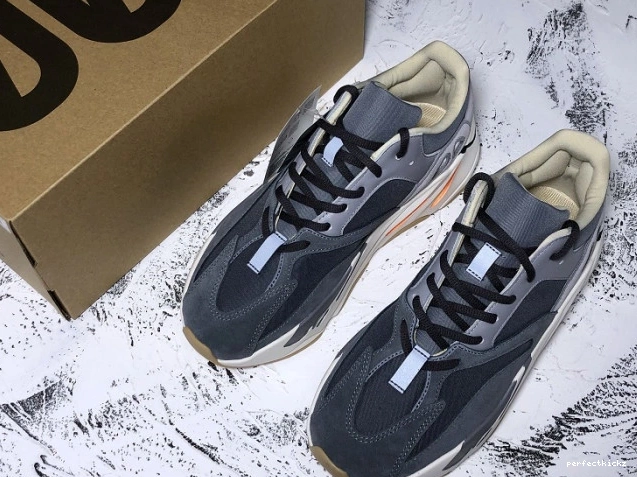 700 Boost FV9922 'Magnet' v2 Yeezy Adidas 0806